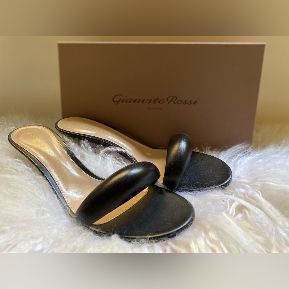 Gianvito Rossi Bijoux Mule 55 in Black
Never worn!
Originally $695
Size 40